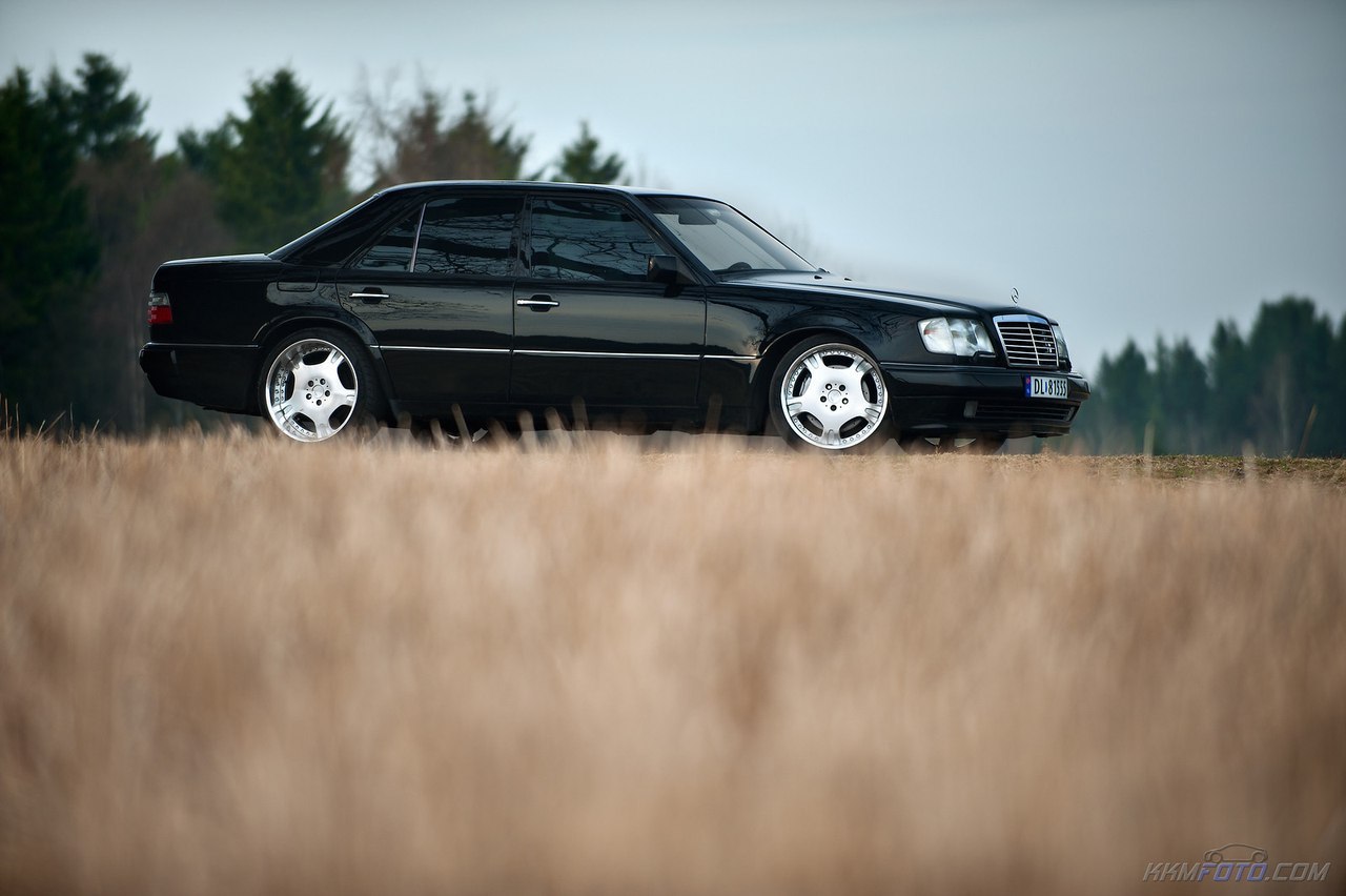 Mercedes Benz 124 осень